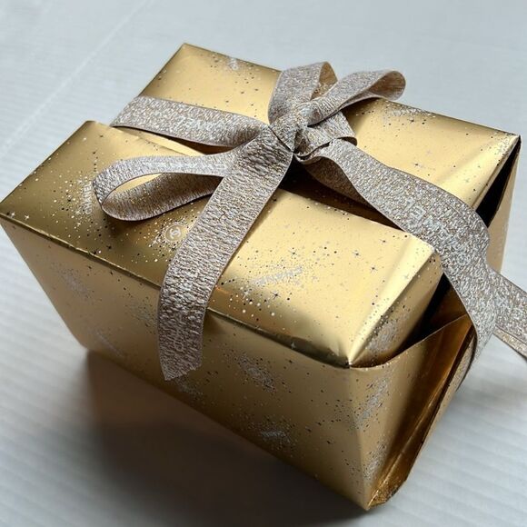 Chanel Gift Wrap Paper & Ribbon - Picture 4 of 10